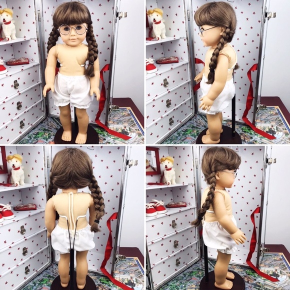 American Girl Pleasant Company Molly McIntire Doll - Picture 9 of 13